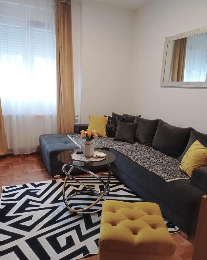 Apartman Sunflower Сремска Митровица Екстериор снимка